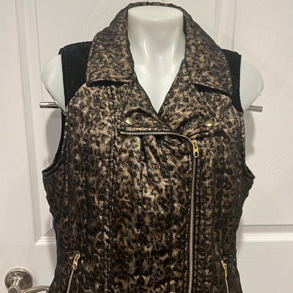 Chico’s velveteen leopard mix zip up vest with gold hardware size 2 - Picture 4 of 8